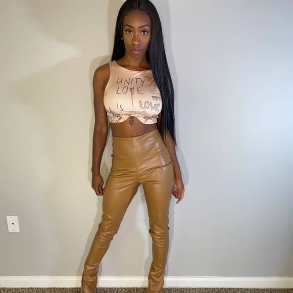 Love Graphic cropped top - Picture 10 of 13